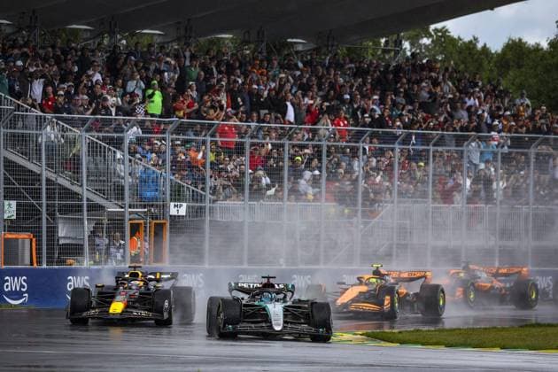 63 RUSSELL George (gbr), Mercedes AMG F1 Team W15, 01 VERSTAPPEN Max (nld), Red Bull Racing RB20, action start of the race, depart, during the Formula 1 AWS Grand Prix du Canada 2024, 9th round of the 2024 Formula One World Championship, WM, Weltmeisterschaft from June 07 to 09, 2024 on the Circuit Gilles Villeneuve, in MontrÃ al, Canada - F1 - CANADIAN GRAND PRIX 2024 DPPI Panoramic  240609_R09_CANADA_DP_FGOO6709