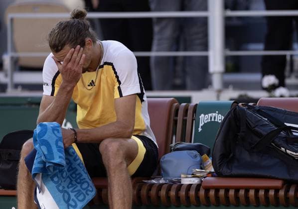 Alexander Zverev of Germany frustrated French Open Tennis, Day 15, Tennis, Roland Garros, Paris, France - 09 June 2024  Copyright: xEllaxLing Shutterstockx 14523811bs