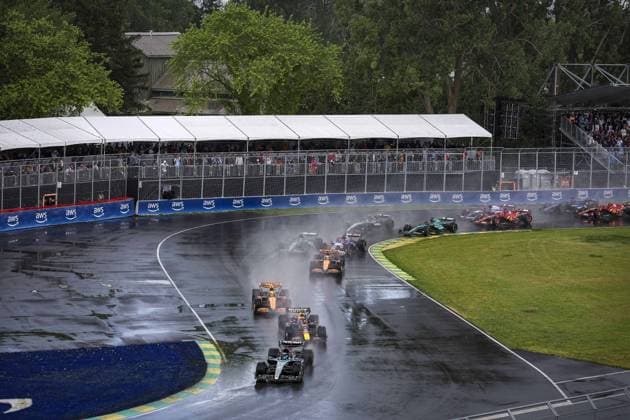 63 RUSSELL George (gbr), Mercedes AMG F1 Team W15, 01 VERSTAPPEN Max (nld), Red Bull Racing RB20, 04 NORRIS Lando (gbr), McLaren F1 Team MCL38, action, start of the race, depart, during the Formula 1 AWS Grand Prix du Canada 2024, 9th round of the 2024 Formula One World Championship, WM, Weltmeisterschaft from June 07 to 09, 2024 on the Circuit Gilles Villeneuve, in MontrÃ al, Canada - F1 - CANADIAN GRAND PRIX 2024 DPPI Panoramic  240609_R09_CANADA_DP_EA017786