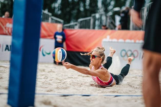 Beach volleyball women German Beach Tour 2024 Tourstop Bremen 09 06 2024 Paula Schürholz saves the ball Bremen Waterfront Bremen Germany