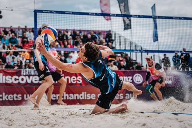 Beach volleyball men German Beach Tour 2024 Tourstop Bremen 09 06 2024 Lui Wüst tries to save the ball Bremen Waterfront Bremen Germany