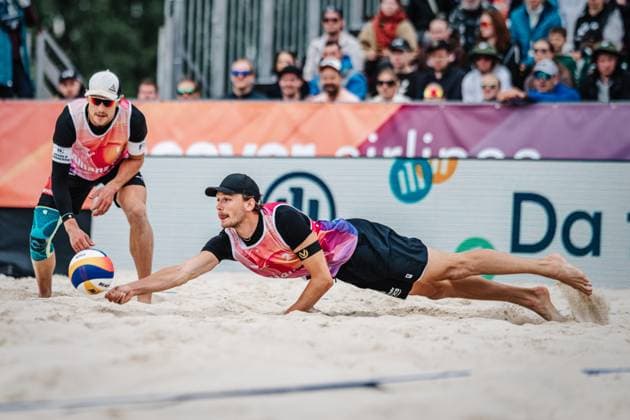 Beach volleyball men German Beach Tour 2024 Tourstop Bremen 09 06 2024 Paul Henning gets long for the ball Bremen Waterfront Bremen Germany
