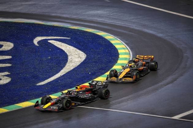 01 VERSTAPPEN Max (nld), Red Bull Racing RB20 and 04 NORRIS Lando (gbr), McLaren F1 Team MCL38, action during the Formula 1 AWS Grand Prix du Canada 2024, 9th round of the 2024 Formula One World Championship, WM, Weltmeisterschaft from June 07 to 09, 2024 on the Circuit Gilles Villeneuve, in MontrÃ al, Canada - F1 - CANADIAN GRAND PRIX 2024 DPPI Panoramic  240609_R09_CANADA_DP_EA018429