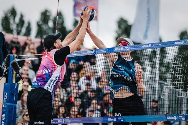 Beach volleyball men German Beach Tour 2024 Tourstop Bremen 09 06 2024 Block duel between Paul Henning left and Philipp Huster right Bremen Waterfront Bremen Germany