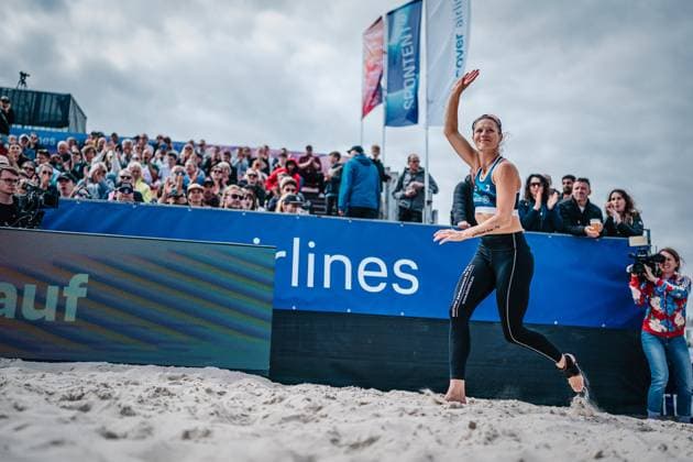 Beach volleyball women German Beach Tour 2024 Tourstop Bremen 09 06 2024 Kim van de Velde runs into the full arena Bremen Waterfront Bremen Germany