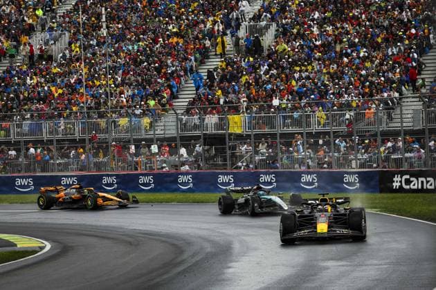 01 VERSTAPPEN Max (nld), Red Bull Racing RB20, 63 RUSSELL George (gbr), Mercedes AMG F1 Team W15, action during the Formula 1 AWS Grand Prix du Canada 2024, 9th round of the 2024 Formula One World Championship, WM, Weltmeisterschaft from June 07 to 09, 2024 on the Circuit Gilles Villeneuve, in MontrÃ al, Canada - F1 - CANADIAN GRAND PRIX 2024 DPPI Panoramic  240609_R09_CANADA_DP_FGOO7222