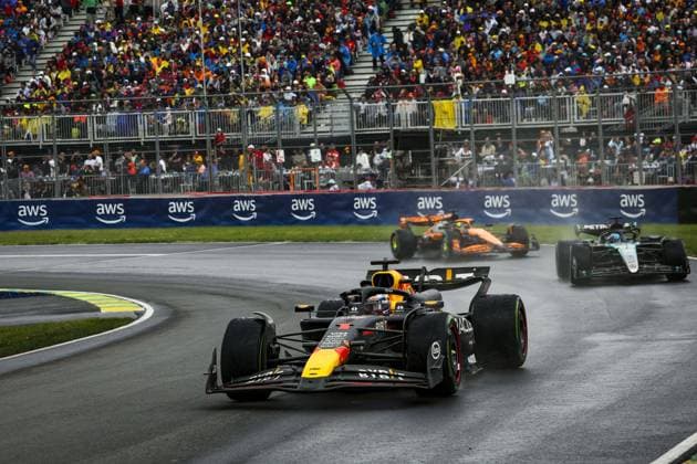 01 VERSTAPPEN Max (nld), Red Bull Racing RB20, 63 RUSSELL George (gbr), Mercedes AMG F1 Team W15, action during the Formula 1 AWS Grand Prix du Canada 2024, 9th round of the 2024 Formula One World Championship, WM, Weltmeisterschaft from June 07 to 09, 2024 on the Circuit Gilles Villeneuve, in MontrÃ al, Canada - F1 - CANADIAN GRAND PRIX 2024 DPPI Panoramic  240609_R09_CANADA_DP_FGOO7226