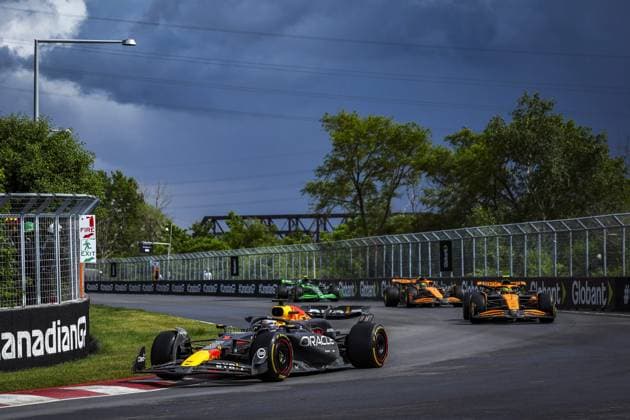 01 VERSTAPPEN Max (nld), Red Bull Racing RB20, 04 NORRIS Lando (gbr), McLaren F1 Team MCL38, 81 PIASTRI Oscar (aus), McLaren F1 Team MCL38, action during the Formula 1 AWS Grand Prix du Canada 2024, 9th round of the 2024 Formula One World Championship, WM, Weltmeisterschaft from June 07 to 09, 2024 on the Circuit Gilles Villeneuve, in MontrÃ al, Canada - F1 - CANADIAN GRAND PRIX 2024 DPPI Panoramic  240609_R09_CANADA_DP_FGOO7713