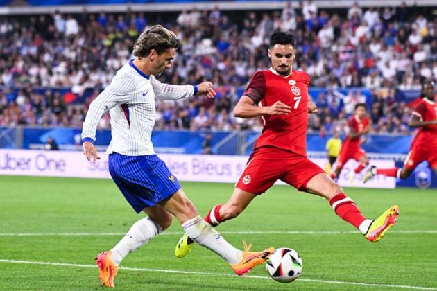 Football, France - Canada