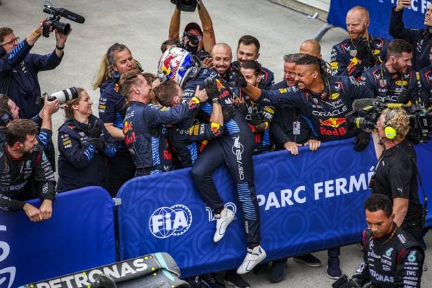 VERSTAPPEN Max (ned), Red Bull Racing RB20, portrait celebrate his win during the Formula 1 AWS Grand Prix du Canada 2024, 9th round of the 2024 Formula One World Championship, WM, Weltmeisterschaft from June 07 to 09, 2024 on the Circuit Gilles Villeneuve, in MontrÃ al, Canada - F1 - CANADIAN GRAND PRIX 2024 DPPI Panoramic  240609_R09_CANADA_DP_XB3_5989