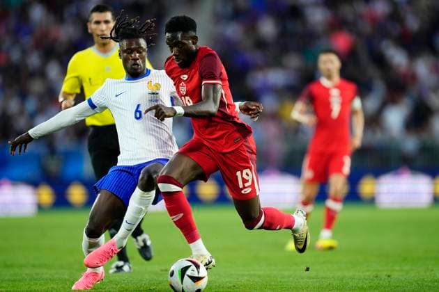 France v Canada - International Friendly, Länderspiel, Nationalmannschaft Alphonso Davies left-back of Canada and Bayern Munich and Eduardo Camavinga central midfield of France and Real Madrid compete for the ball during the friendly match between France and Canada at Nouveau Stade Bordeaux on June 9, 2024 in Bordeaux, France. Bordeaux France  Copyright: xJosexBretonx originalFilename:breton-francevc240609_npgSh.jpg