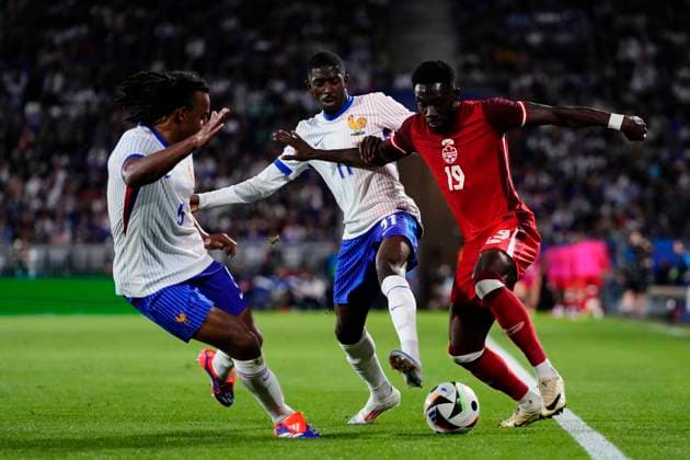 France v Canada - International Friendly, Länderspiel, Nationalmannschaft Ousmane Dembele right winger of France and Paris Saint-Germain and Alphonso Davies left-back of Canada and Bayern Munich compete for the ball during the friendly match between France and Canada at Nouveau Stade Bordeaux on June 9, 2024 in Bordeaux, France. Bordeaux France  Copyright: xJosexBretonx originalFilename:breton-francevc240609_npVuy.jpg