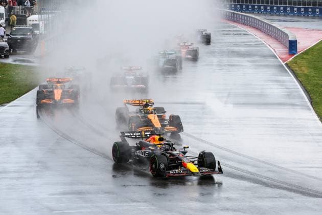 start of the race, depart, 01 VERSTAPPEN Max (nld), Red Bull Racing RB20, action 04 NORRIS Lando (gbr), McLaren F1 Team MCL38, action during the Formula 1 AWS Grand Prix du Canada 2024, 9th round of the 2024 Formula One World Championship, WM, Weltmeisterschaft from June 07 to 09, 2024 on the Circuit Gilles Villeneuve, in MontrÃ al, Canada - F1 - CANADIAN GRAND PRIX 2024 DPPI Panoramic  240609_R09_CANADA_DP_XB3_5100