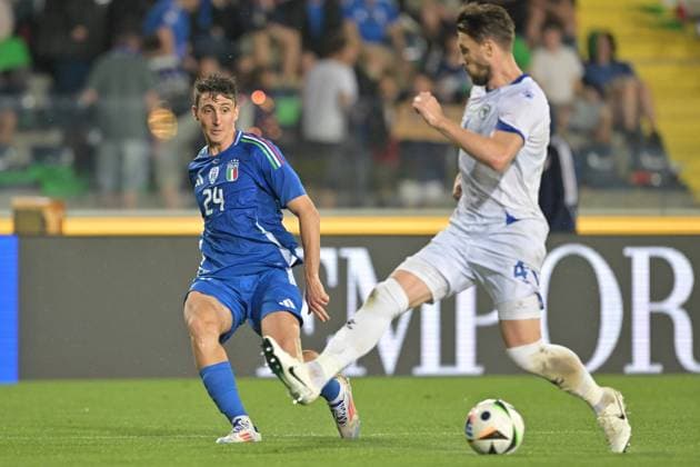 9th June 2024; Stadio Carlo Castellani, Empoli, Italy; International Football Friendly, Italy versus Bosnia Herzegovina; Andrea Cambiaso of Italy passes through the legs of Ermin Bicakcic of Bosnia and Herzegovina  ActionPlus12653021 AllxShotxLive