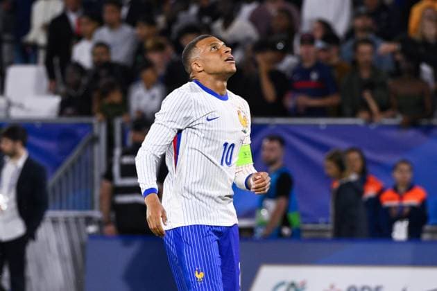 Kylian Mbappe ( 10 - France ) looks dejected following the Friendly match between France and Canada at Matmut Atlantique on June 09, 2024 in Bordeaux, France. ( Photo by federico pestellini panoramic ) - FOOTBALL : France vs Canada - Bordeaux - 09 06 2024 FedericoPestellini Panoramic 