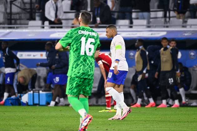 Kylian Mbappe ( 10 - France ) looks dejected following the Friendly match between France and Canada at Matmut Atlantique on June 09, 2024 in Bordeaux, France. ( Photo by federico pestellini panoramic ) - FOOTBALL : France vs Canada - Bordeaux - 09 06 2024 FedericoPestellini Panoramic 