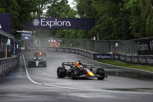 01 VERSTAPPEN Max (nld), Red Bull Racing RB20, action 63 RUSSELL George (gbr), Mercedes AMG F1 Team W15, action during the Formula 1 AWS Grand Prix du Canada 2024, 9th round of the 2024 Formula One World Championship, WM, Weltmeisterschaft from June 07 to 09, 2024 on the Circuit Gilles Villeneuve, in MontrÃ al, Canada - F1 - CANADIAN GRAND PRIX 2024 DPPI Panoramic  240609_R09_CANADA_DP_XB5_1247