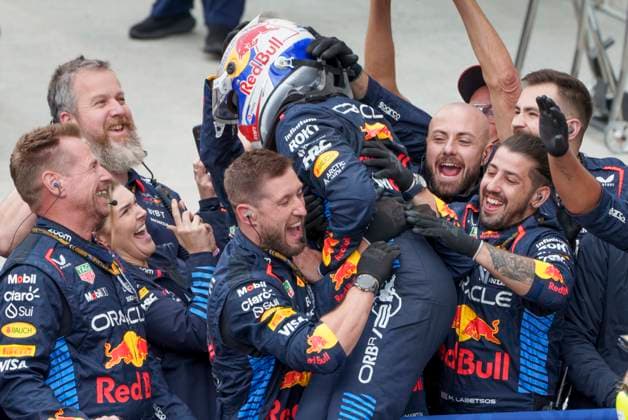 June 9, 2024, Montreal, Pq, Canada: Red Bull Racing driver Max Verstappen of the Netherlands celebrates his victory with his crew at the Canadian Grand Prix Formula 1 car race, in Montreal, Sunday, June 9, 2024. Max Verstappen  - ZUMAc35_ 20240609_zaf_c35_141 Copyright: xPaulxChiassonx