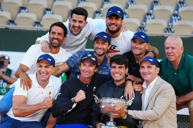 Carlos Alcaraz celebrates with his team French Open Tennis, Day 15, Tennis, Roland Garros, Paris, France - 09 June 2024  Copyright: xJavierxGarcia Shutterstockx 14523810ch