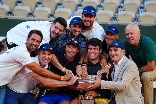 Carlos Alcaraz celebrates with his team French Open Tennis, Day 15, Tennis, Roland Garros, Paris, France - 09 June 2024  Copyright: xJavierxGarcia Shutterstockx 14523810cc