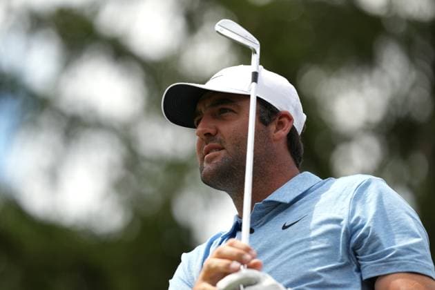 DUBLIN, OH - JUNE 09: Scottie Scheffler tees off from the 8th hole during the final round of the Memorial Tournament presented by Workday on June 9, 2024 at Muirfield Village Golf Club in Dublin, Ohio. (Photo by Jason Mowry Icon Sportswire) GOLF: JUN 09 PGA, Golf Herren the Memorial Tournament presented by Workday EDITORIAL USE ONLY Icon240609008