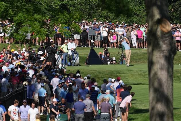 DUBLIN, OH - JUNE 09: Scottie Scheffler tees off from the 15th hole during the final round of the Memorial Tournament presented by Workday on June 9, 2024 at Muirfield Village Golf Club in Dublin, Ohio. (Photo by Jason Mowry Icon Sportswire) GOLF: JUN 09 PGA, Golf Herren the Memorial Tournament presented by Workday EDITORIAL USE ONLY Icon240609011