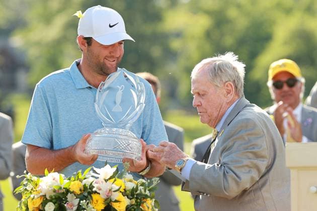 The Memorial Tournament Scottie Scheffler of the United States is presented the winner™s trophy by Jack Nicklaus after winning The Memorial Tournament presented by Workday at Muirfield Village Golf Club in Dublin, Ohio, USA on Sunday, June 9, 2024. Dublin Ohio United States  Copyright: xJorgexLemusx originalFilename:lemus-thememor240609_np3q6.jpg
