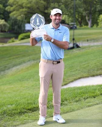 DUBLIN, OH - JUNE 09: Scottie Scheffler of the United States poses with the trophy after winning the Memorial Tournament presented by Workday at Muirfield Village Golf Club on June 9, 2024 in Dublin, Ohio. (Photo by Ian Johnson Icon Sportswire) GOLF: JUN 09 PGA, Golf Herren the Memorial Tournament presented by Workday EDITORIAL USE ONLY Icon240609023