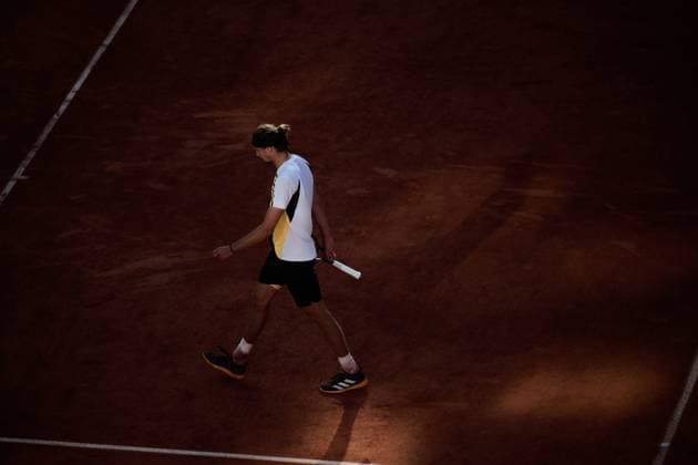 (240610) -- PARIS, June 10, 2024 -- Alexander Zverev reacts during the men s singles final match between Carlos Alcaraz of Spain and Alexander Zverev of Germany at the French Open tennis tournament at Roland Garros, Paris, France, June 9, 2024. ) (SP)FRANCE-PARIS-TENNIS-FRENCH OPEN-MEN S SINGLES-FINAL MengxDingbo 