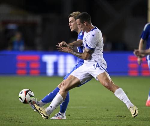 (240610) -- EMPOLI, June 10, 2024 -- Italy s Nicolo Fagioli (L) vies with Bosnia and Herzegovina s Dario Saric during a friendly match between Italy and Bosnia and Herzegovina in Empoli, Italy, June 9, 2024. (Photo by Xinhua) (SP)ITALY-EMPOLI-FOOTBALL-FRIENDLY MATCH-ITALY VS BOSNIA AND HERZEGOVINA AlbertoxLingria 