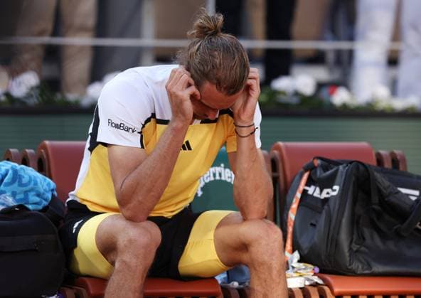 (240610) -- PARIS, June 10, 2024 -- Alexander Zverev reacts after the men s singles final match between Carlos Alcaraz of Spain and Alexander Zverev of Germany at the French Open tennis tournament at Roland Garros, Paris, France, June 9, 2024. ) (SP)FRANCE-PARIS-TENNIS-FRENCH OPEN-MEN S SINGLES-FINAL GaoxJing 