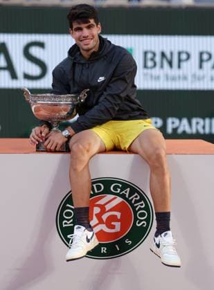 (240610) -- PARIS, June 10, 2024 -- Carlos Alcaraz poses with the trophy during the awarding ceremony after the men s singles final match between Carlos Alcaraz of Spain and Alexander Zverev of Germany at the French Open tennis tournament at Roland Garros, Paris, France, June 9, 2024. ) (SP)FRANCE-PARIS-TENNIS-FRENCH OPEN-MEN S SINGLES-FINAL GaoxJing 