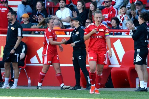 DEU, Region, Women, 1 FC Union vs Henstedt Ulzburg, 09 06 2024, Stadion Alte Foersterei, Berlin, DEU, Region, Women, 1 FC Union vs Henstedt Ulzburg, in the picture head coach Lilien Poese 1 FC Union Berlin , Dina Sophia Orschmannin 1 FC Union Berlin 25 , Lisa Heiseler 1 FC Union Berlin 7 DFL regulations prohibit any use of Photographs as image sequences and or quasi video Foto Juergen Engler nordphoto GmbH nordphotoxGmbHx xEngler nph00076