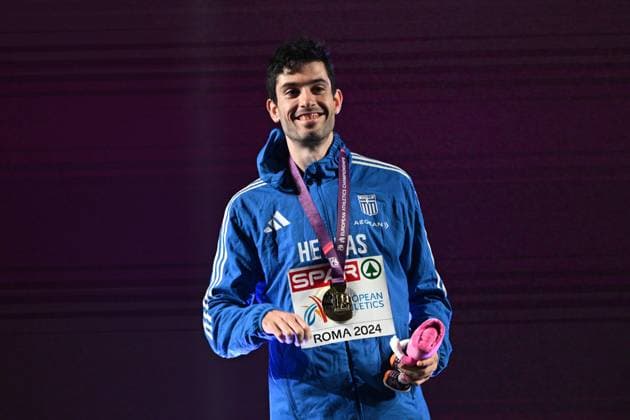 Mitiadis Tentoglou from Greece receives the gold medal of the long jump at the 2024 European Athletics Championships held at the Stadio Olimpico, in Rome, Italy, June 7 2024. IMAGO ONE INCH PRODUCTIONS ROME ITALY Copyright: xOnexInchxProductionsx 6247679