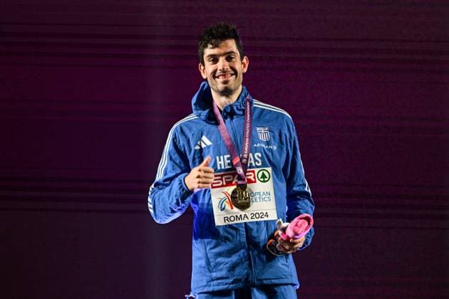 Mitiadis Tentoglou from Greece receives the gold medal of the long jump at the 2024 European Athletics Championships held at the Stadio Olimpico, in Rome, Italy, June 7 2024. IMAGO ONE INCH PRODUCTIONS ROME ITALY Copyright: xOnexInchxProductionsx 6247687