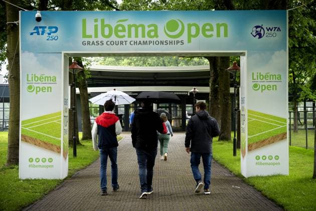 ROSMALEN - The start of the grass tournament Rosmalen has been postponed due to rainfall. Heavy showers will pass through large parts of the country. ANP SANDER KONING xVIxANPxSportx xxANPxIVx 500762264 originalFilename: 500762264.jpg