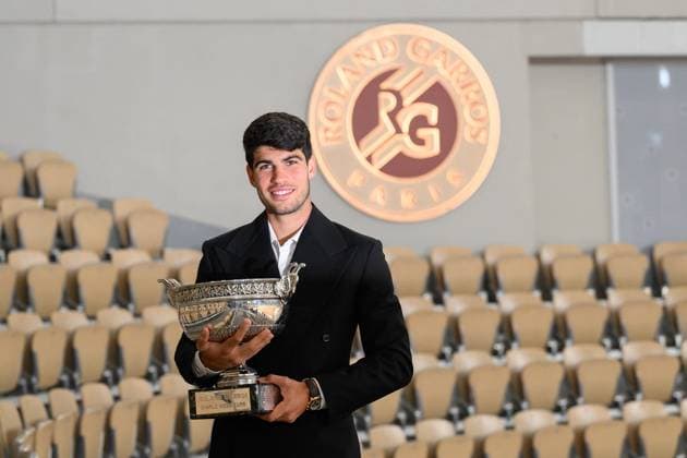 French Open - Carlos Alcaraz Trophy Photocall Carlos Alcaraz of Spain poses for a photo with the trophy after his victory in the Men s Singles Final match against Alexander Zverev of Germany in the 2024 French Open at Roland Garros on June 10, 2024 in Paris, France. Photo by Laurent Zabulon ABACAPRESS.COM Paris France  Copyright: xZabulonxLaurent ABACAx