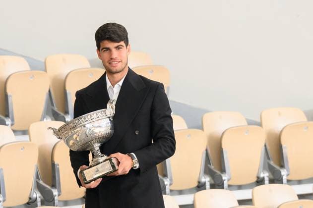 French Open - Carlos Alcaraz Trophy Photocall Carlos Alcaraz of Spain poses for a photo with the trophy after his victory in the Men s Singles Final match against Alexander Zverev of Germany in the 2024 French Open at Roland Garros on June 10, 2024 in Paris, France. Photo by Laurent Zabulon ABACAPRESS.COM Paris France  Copyright: xZabulonxLaurent ABACAx