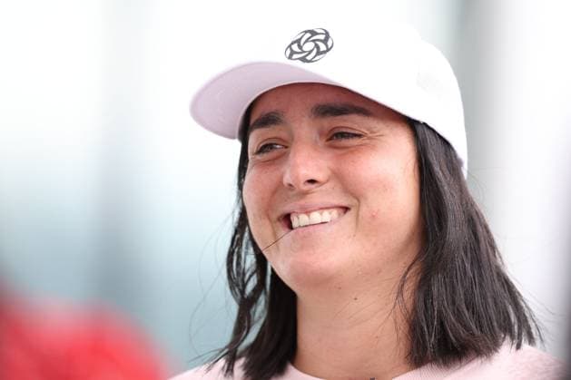 Ons Jabeur talks to the media. Rothesay Open Nottingham, Day 1, Tennis, Lexus Nottingham Tennis Centre, Nottingham, UK - 10 June 2024  Copyright: xRyanxBrowne Shutterstockx 14523726ab