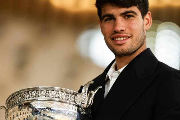 2024 French Open - Mens French Open Winner Photocall Carlos Alcaraz is posing with the French Open trophy a day after winning the tennis tournament at the Roland Garros in Paris, France. Paris France  Copyright: xIbrahimxEzzatx originalFilename:ezzat-notitle240610_npy1e.jpg