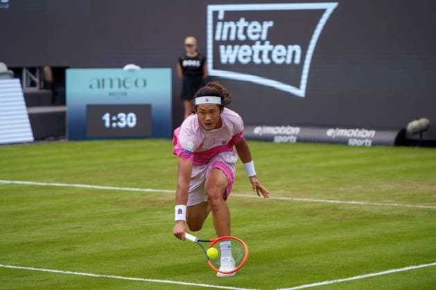 BOSS Open ATP 250 2024 Stuttgart, 10 06 2024 Zhizhen Zhang CHN, China First round BOSS Open 2024, ATP 250, TC Weissenhof grounds on 10 06 2024, Stuttgart Copyright: xBEAUTIFULxSPORTSx Pajonkx