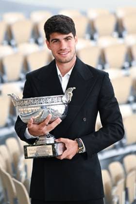 Carlos Alcaraz poses with his trophy the day after his victory. Carlos Alcaraz pose avec son trophee au lendemain de sa victoire a Roland-Garros. Carlos Alcaraz pose avec son trophÃ e dans les gradins du Court Philippe Chatrier au lendemain de sa victoire au tournoi de Roland Garros 2024 306091 2024-06-10 Alcaraz, Carlos  Copyright: xLionelxGuericolas MPPx 0536151641st