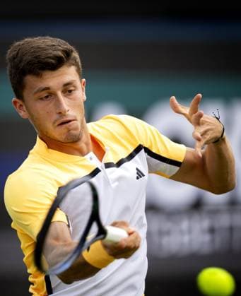 ROSMALEN - Luca Nardi (ITA) in action against David Goffin (BEL) on the third day of the Libema Open tennis tournament in Rosmalen. ANP SANDER KONING xVIxANPxSportx xxANPxIVx 500780862 originalFilename: 500780862.jpg