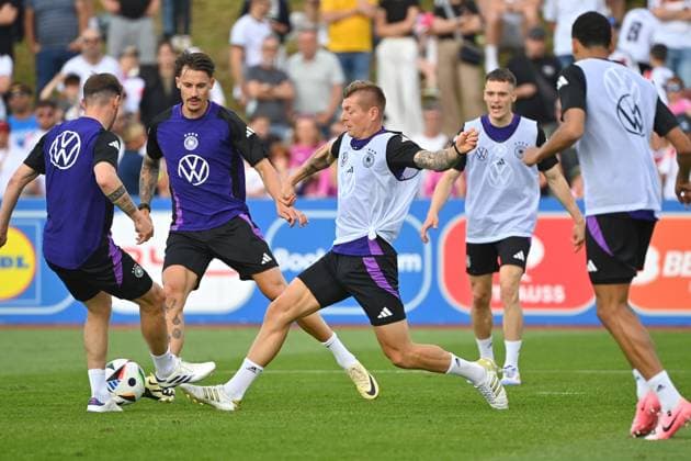 Toni KROOS GER , action, duel against Robin KOCH GER and Pascal GROSS GER Public training, German national football team, training camp in Herzogenaurach on 10 06 2024 Â