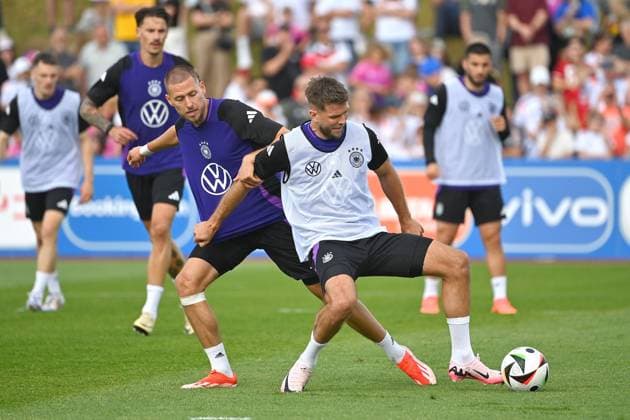 Niclas FUELLKRUG GER , action,duel against Waldemar ANTON GER public training, German national football team,training camp in Herzogenaurach on 10 06 2024 Â