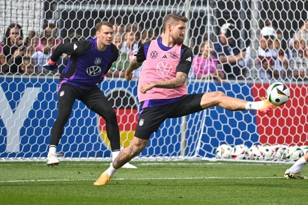 Robert Andrich GER on the ball, hi Goalkeeper Manuel NEUER GER ,Action, Public training, German national football team,Training camp in Herzogenaurach on 10 06 2024 Â