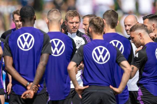 Football national team, public training on 10 06 2024 in Herzogenaurach Julian Nagelsmann national team Germany, coach in the circle of his team at the public training Important note According to the guidelines of FIFA and UEFA, it is prohibited to use or have used photographs taken in the stadium and or of the game in the form of sequential images and or video-like photo series Foto Kirchner Media DI Copyright: xKirchner-Media DIx