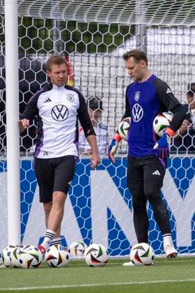 Football national team, public training on 10 06 2024 in Herzogenaurach Julian Nagelsmann national team Germany, coach seeks intensive conversation with Manuel Neuer national team Germany Important note In accordance with FIFA and UEFA regulations, it is prohibited to use or have used photographs taken in the stadium and or of the match in the form of sequential images and or video-like photo series Foto Kirchner Media DI Copyright: xKirchner-Media DIx