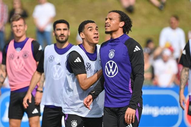 v re Leroy Sane GER , Jamal MUSIALA GER Public training, German national football team, training camp in Herzogenaurach on 10 06 2024