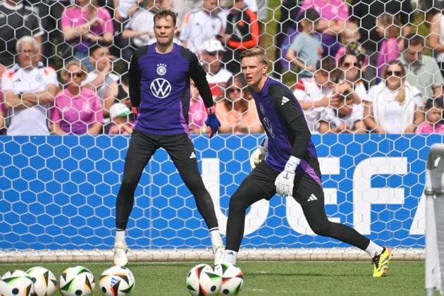 Goalkeeper Jan Reichert , hi li Goalkeeper Manuel NEUER GER Public training, German national football team, training camp in Herzogenaurach on 10 06 2024